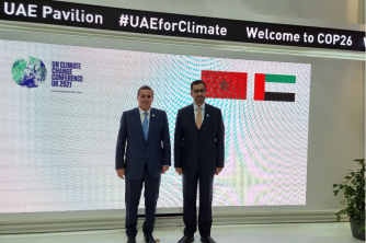 Le chef du gouvernement s'entretient à Glasgow avec le ministre de l'Industrie et des Technologies Avancées des Émirats Arabes Unis