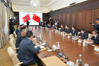 رئيس الحكومة يجري مباحثات مع رئيس اللجنة الدائمة للجمعية الشعبية الوطنية لجمهورية الصين الشعبية