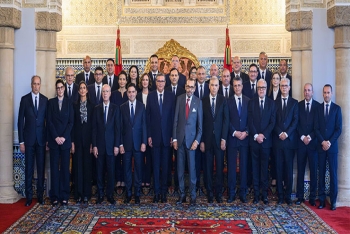 Sa Majesté le Roi reçoit le chef du gouvernement et les membres du gouvernement dans sa nouvelle mouture après sa restructuration