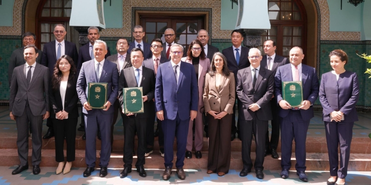 السيد رئيس الحكومة يترأس مراسم التوقيع على اتفاقية استثمارية مع المجموعة الصينية "صنرايز"  Sunriseالرائدة في قطاع النسيج