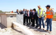 رئيس الحكومة يقوم رفقة وزير الفلاحة بالاطلاع على سير الأشغال في مختلف الأشطر المتعلقة بمشروع "الإعداد الهيدروفلاحي لحماية سهل سايس"