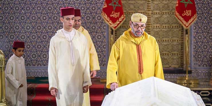 أمير المؤمنين صاحب الجلالة الملك محمد السادس يترحم على روح جلالة المغفور له الملك محمد الخامس