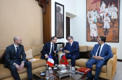 السيد رئيس الحكومة يجري مباحثات ثنائية مع الوزير الأول الفرنسي على هامش الاجتماع رفيع المستوى المغربي الفرنسي