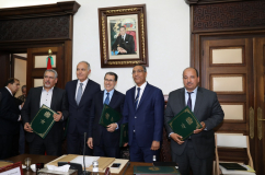 التوقيع على اتفاق ثلاثي الأطراف التوقيع على اتفاق ثلاثي الأطراف