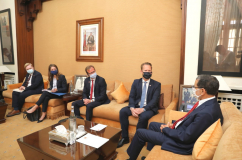 رئيس الحكومة يستقبل وزير الشؤون الخارجية بمملكة الدنمارك