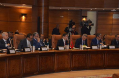 رئيس الحكومة يدعو إلى شراكات اقتصادية ناجحة بين المغرب والبرتغال
