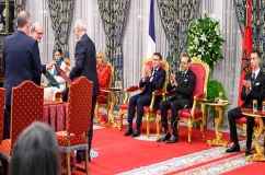 صاحب الجلالة الملك محمد السادس والرئيس إيمانويل ماكرون يترأسان حفل التوقيع على عدد من الاتفاقيات بين المملكة المغربية والجمهورية الفرنسية