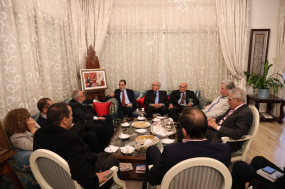 Le Chef du gouvernement reçoit une délégation de la Fondation Mohamed Abed Al-Jabri 